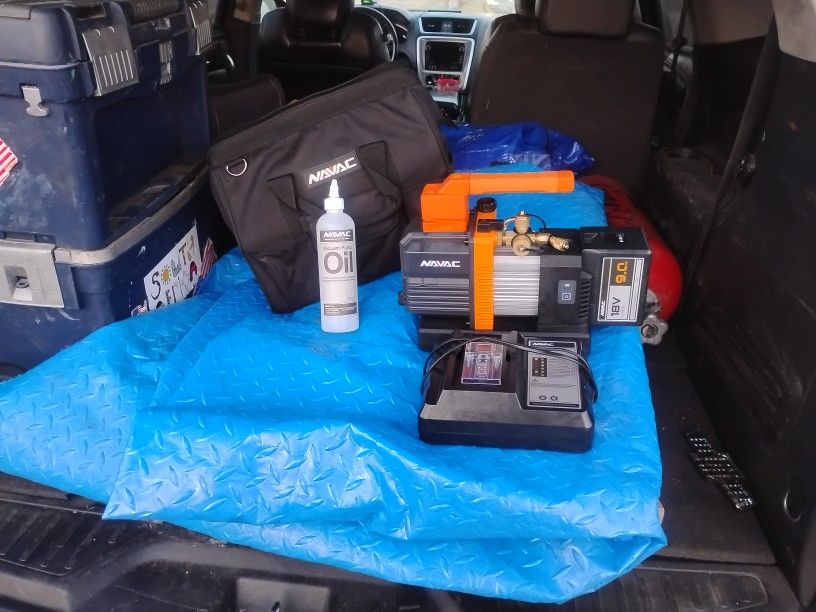 NAVaC   NP4DLM 18volt Battery Operated Evacuation HVAC Pump Brand New