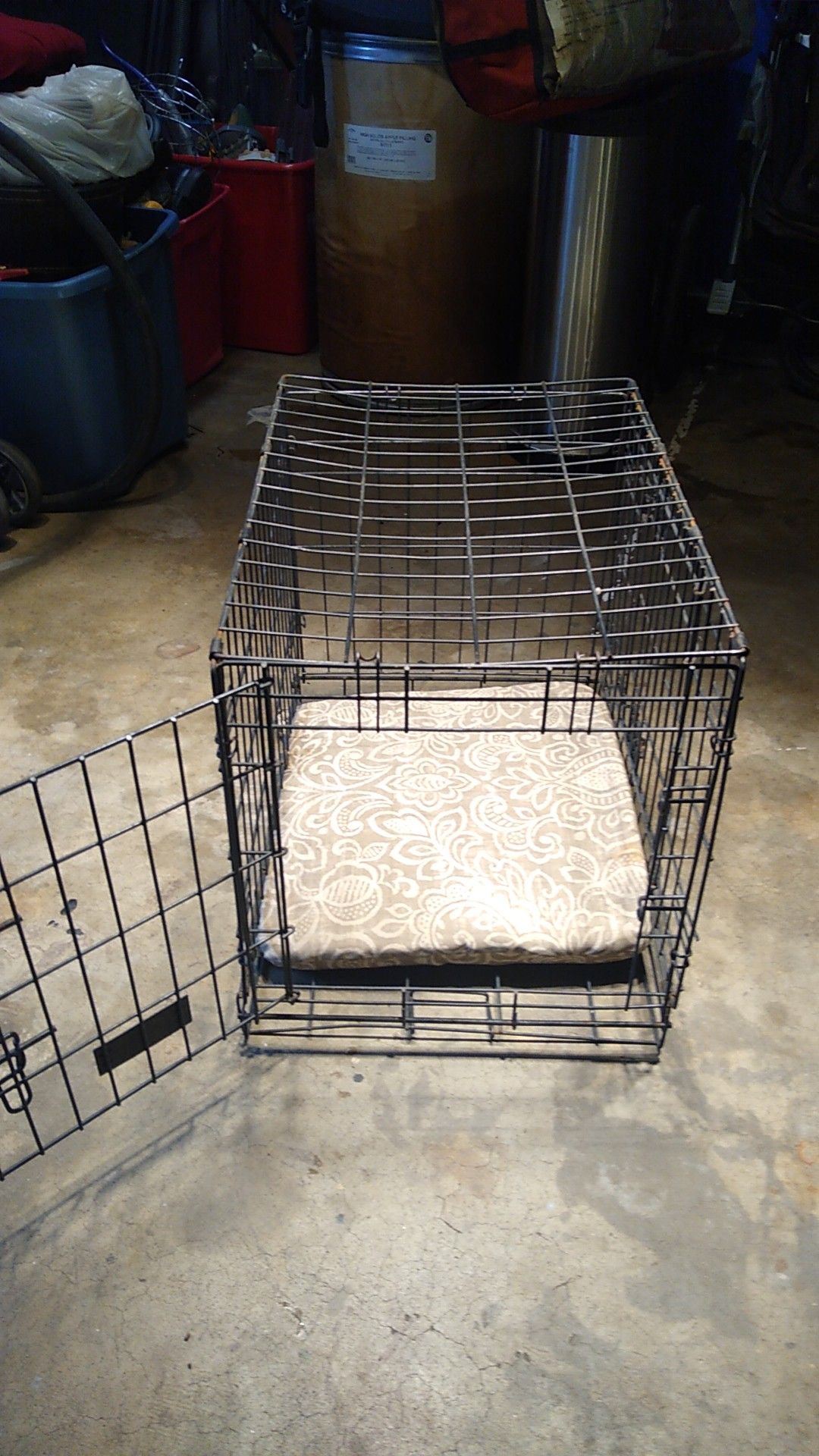 Little dog kennel 2 ft long by 20 in tall
