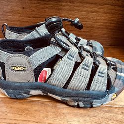 Brand New Keen Boys Shoes Size 13 Sandal