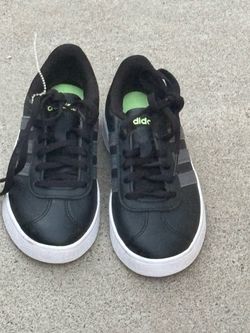 KidsAdidas Black Low-Top Sneakers