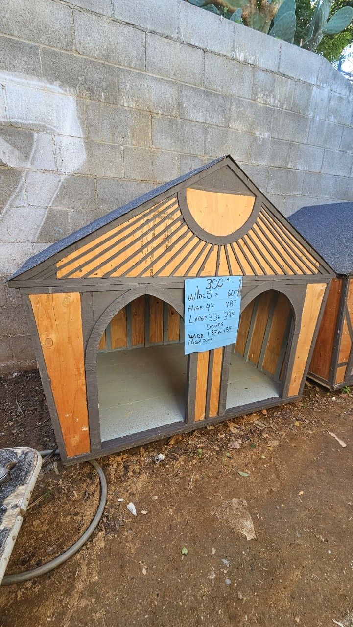 Large Dog House (Ready)(in Corona)