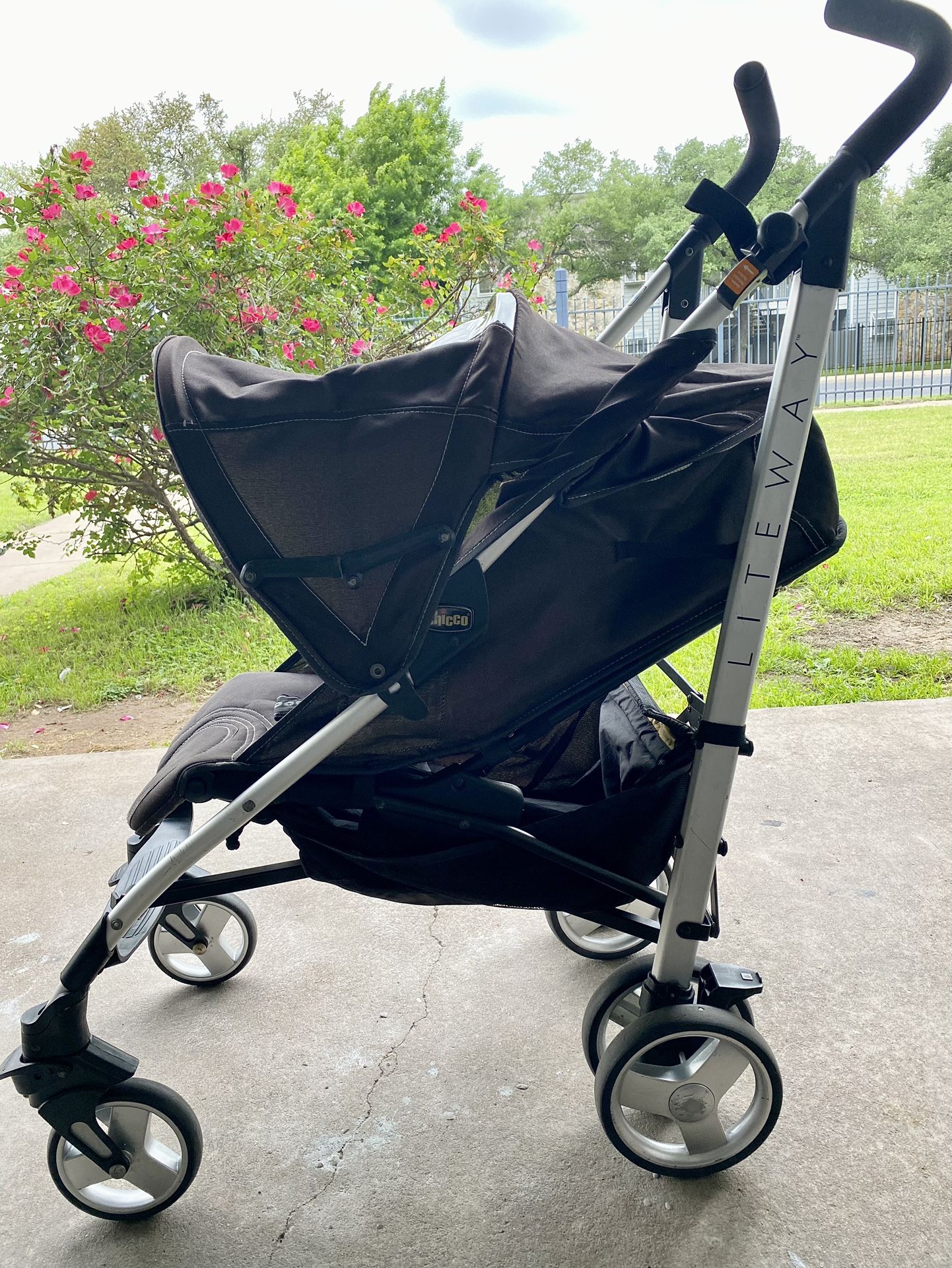 CHICCO LITEWAY STROLLER