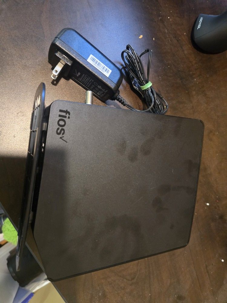 Verizon FiOS-G1100 router with cable and power cord.