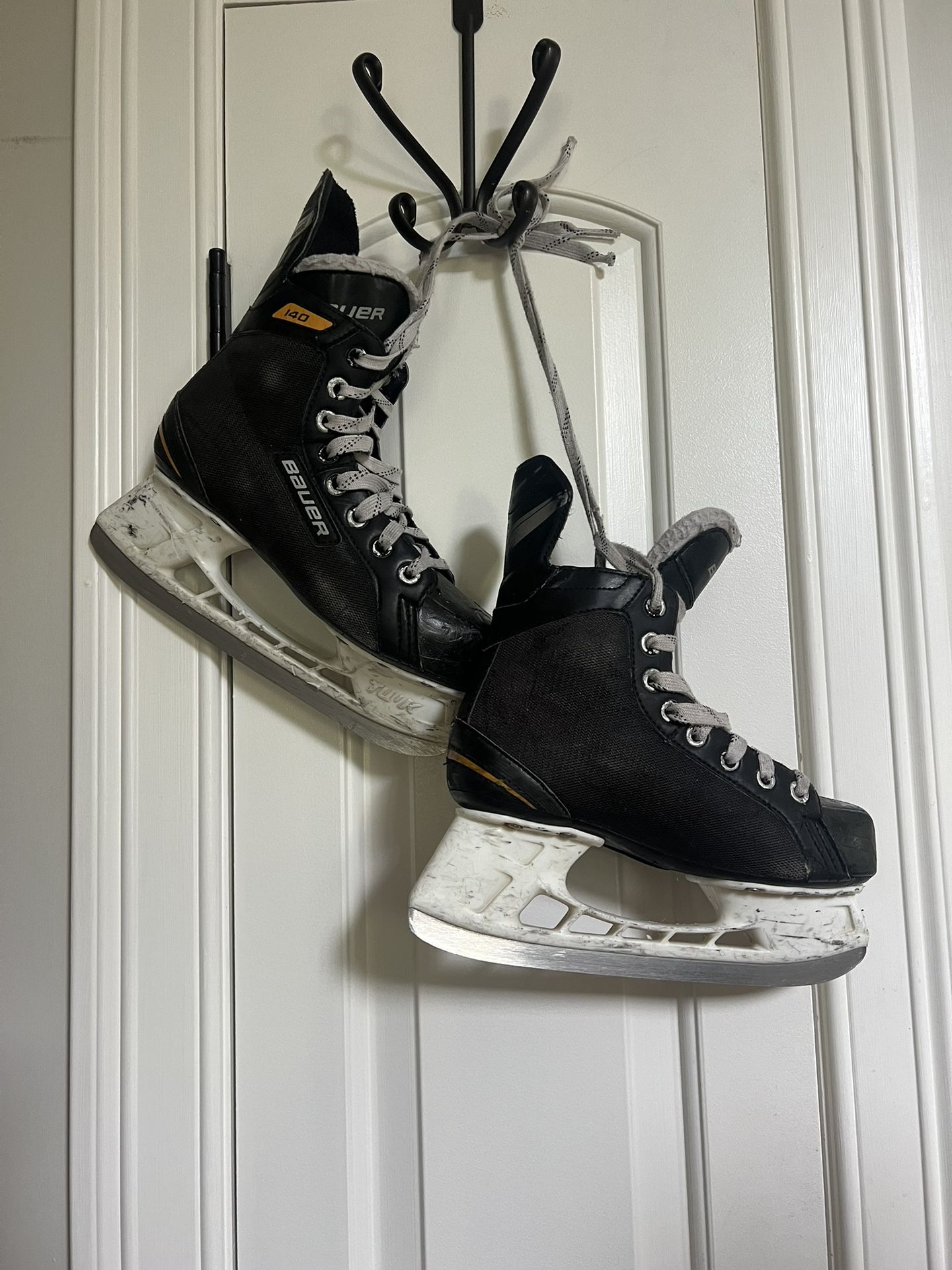 Bauer Size 5 140 Skates