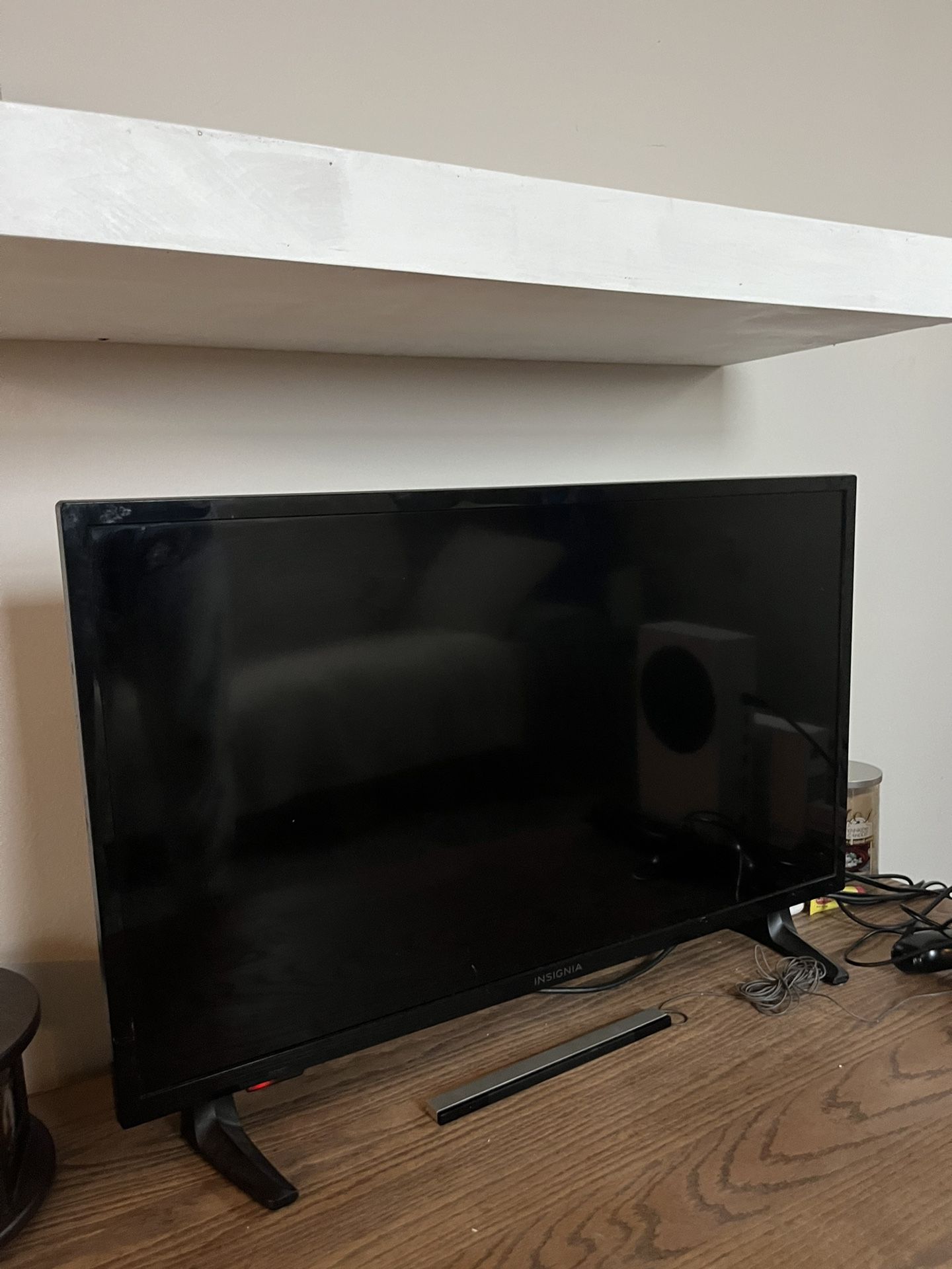 Insignia Tv   29” By 17” 