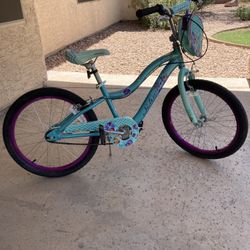 Like new Schwinn Kids bike 20 inch wheels