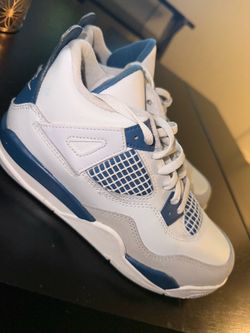 Sneakers size 3