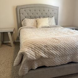 Queen Bed Set. 