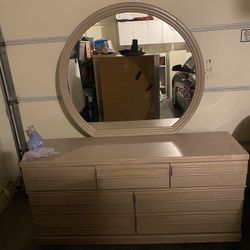 3-piece Bedroom Set With Attached Mirror 