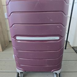 Samsonite Freeform Hardshell Spinner Suitcase in Purple