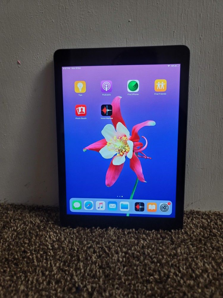 🔥Apple iPad Air  Gen 9.7"INCH🔥 (Space Gray)🌟 16 GB (B-Grade)🌟 like new ☀️. CLEAN. ✨️✨️
