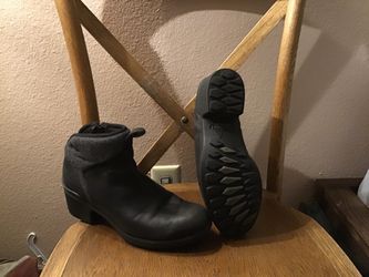 Beautiful Merrell Boots Size 9