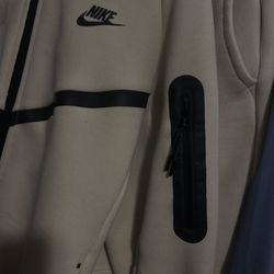 Size Small Nike Tech Set