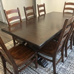 Pottery Barn, Dining Table With 8 Chairs