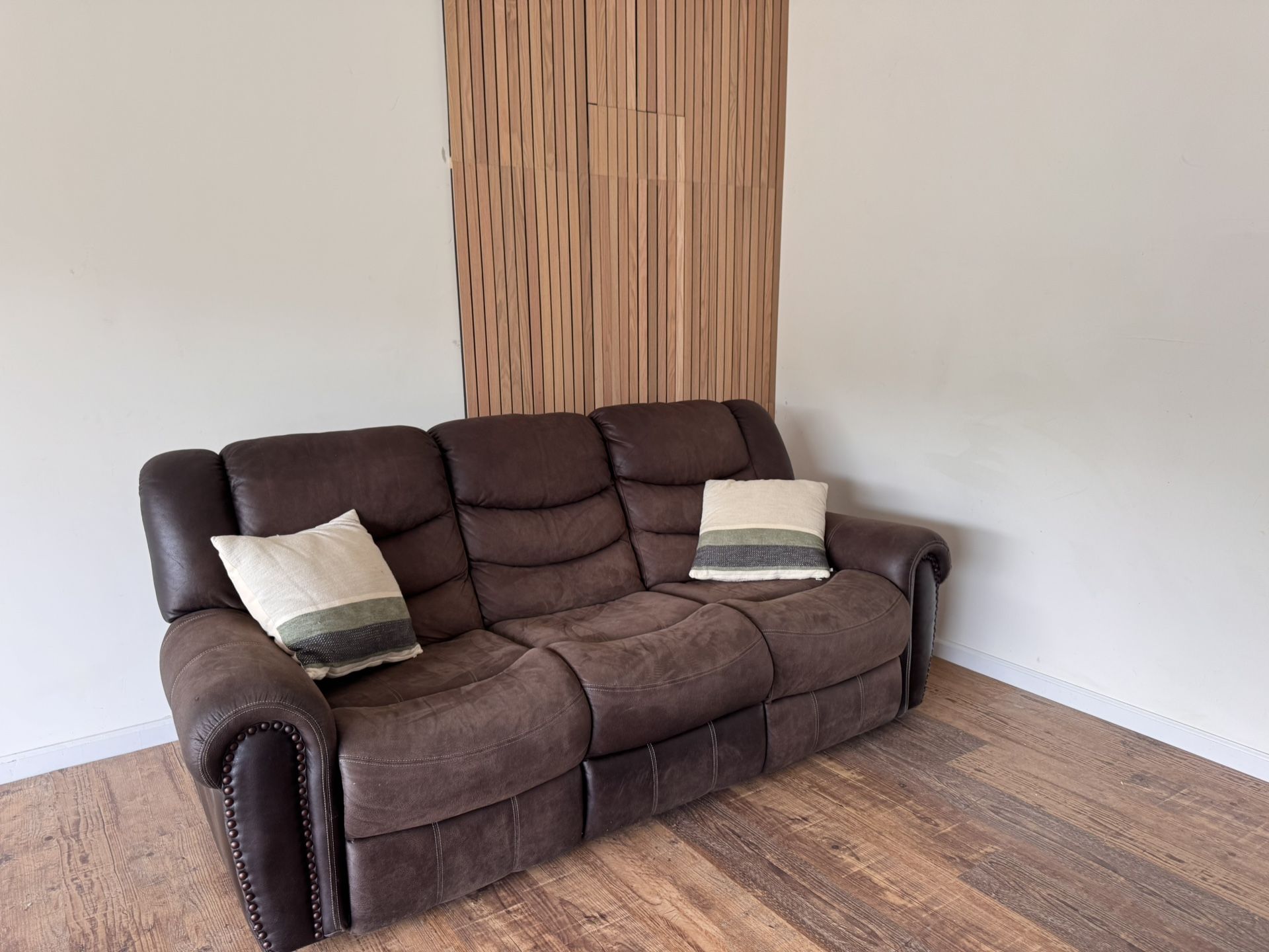 Comfy 3-Seater Power Recliner Sofa for Sale!