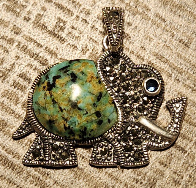 Gorgeous 925 Sterling Silver Genuine Marcasite Turquois Elephant Pendant 