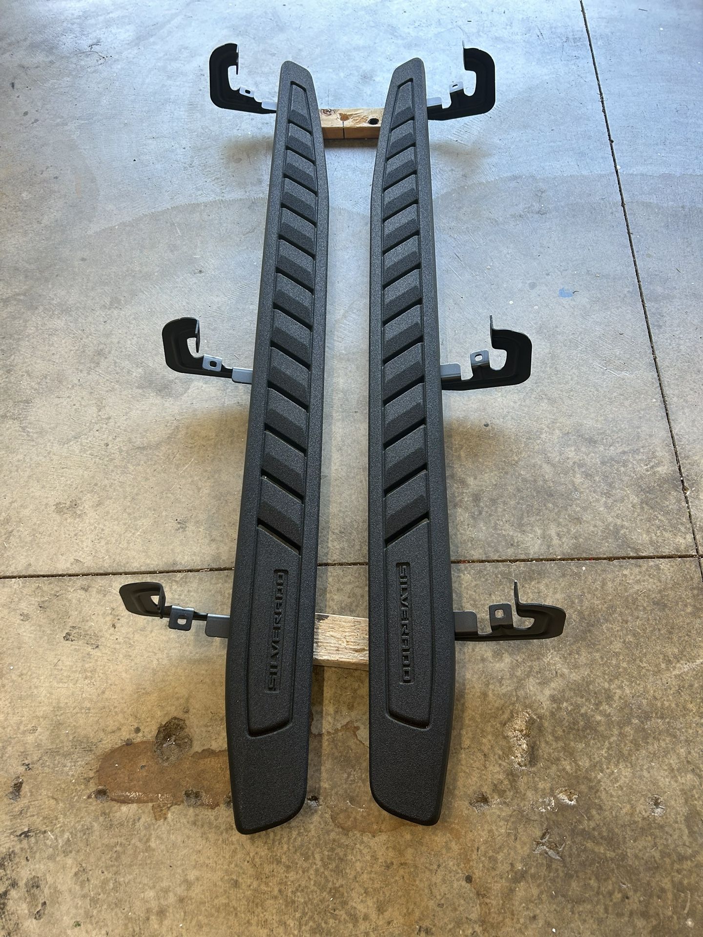 Chevy Silverado OEM Factory High Clearance Off Road Assist Steps Running Boards Side Steps 2019-2024