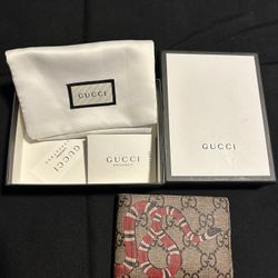 Authentic Gucci Bifold Wallet Beige GG Supreme Signature Canvas Kingsnake Snake 