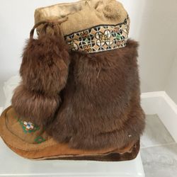 Native American Handmade Showcase Leather Moccasins .