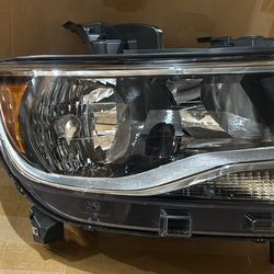 2015-2022 Chevrolet Colorado w/o Projector Halogen Right Headlight OEM (contact info removed)0