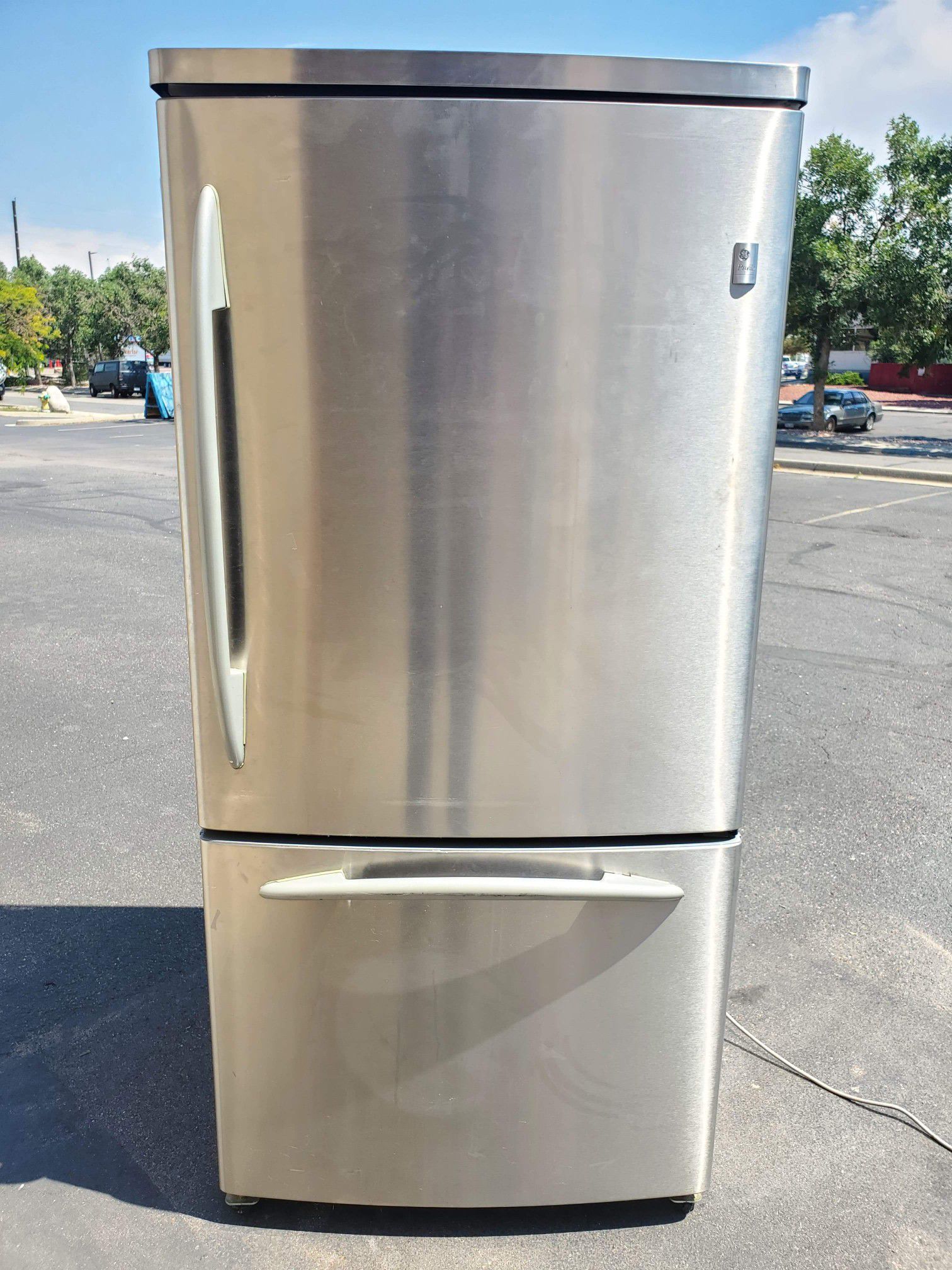 GE stainless steel fridge good working condition