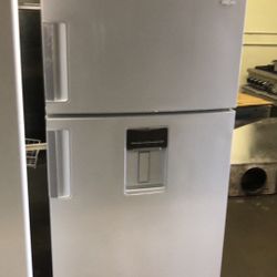 Whirlpool 33” Wide Top Freezer Refrigerator With Water And Ice Dispenser 