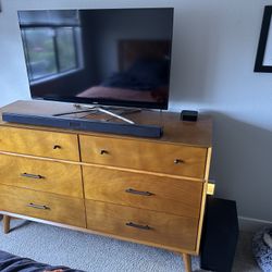 Mid-Century Modern 6-Drawer Dresser – Cherry Wood – Excellent