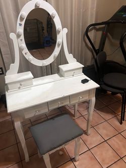 Girls vanity