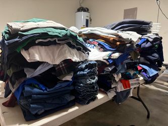 Large Mixed Clothing Lot/Pacas de ropa