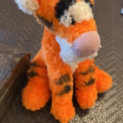 Tigger from Winnie The Pooh - 8” Stuff Plush Beanie Tiger