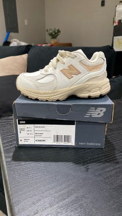 New Balance 2002 R