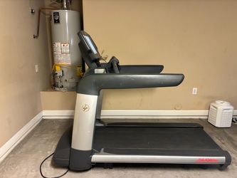 Life Fitness 95T Treadmill