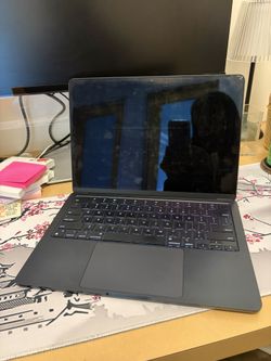 2022 MacBook Air 13.6 Inch M2