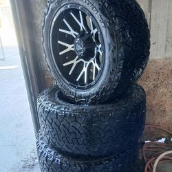 Rimes and tires