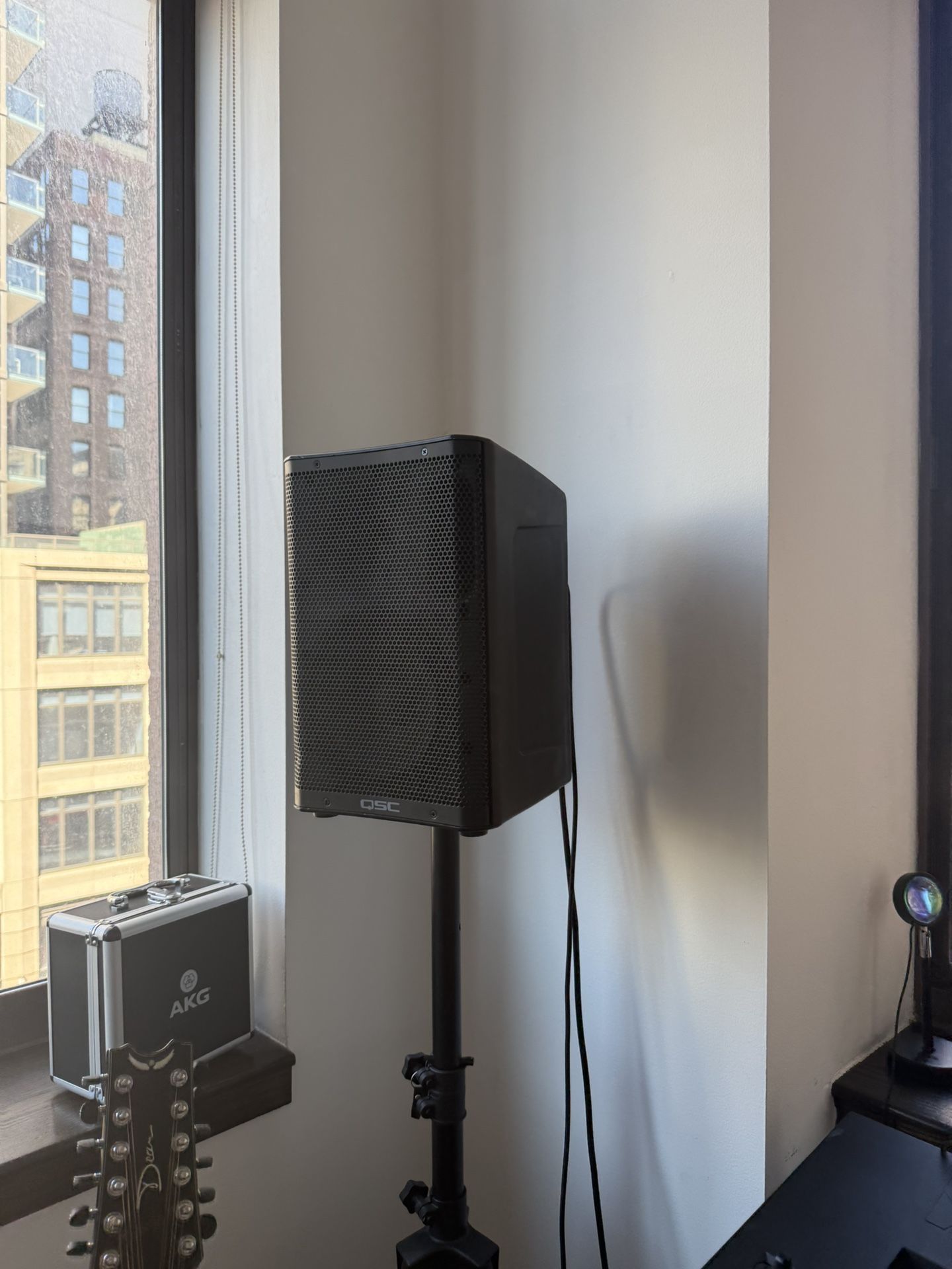 QSC K12.2 Powered 12" 2-Way Loudspeaker System With Advanced DSP