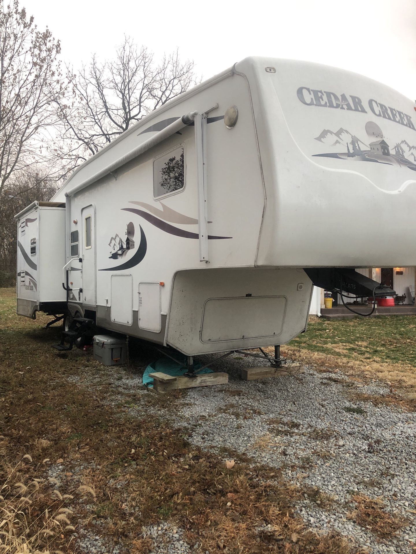 RV 2004 Cedar Creek 5th Wheel for Sale in Indianapolis, IN OfferUp