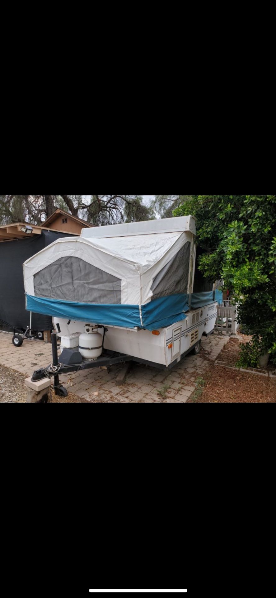 2000 ROCKGOOD  Camper Trailer  