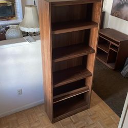 FREE Wood Bookshelf 