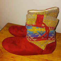 Really Cute Ladies Size 7 Bearpaw Boots