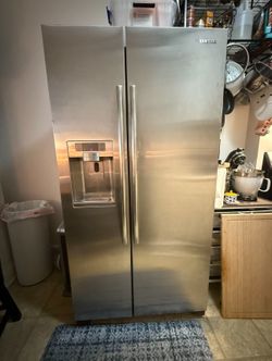 Samsung Double Door Fridge With Freezer And Water And Ice Dispenser 