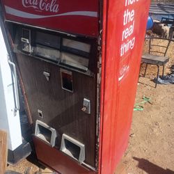 Vintage 40 Cent Coke Machine Works Hreat