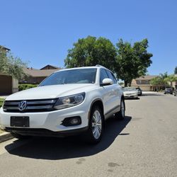 Se vende Volkswagen Tiguan 2014 en muy buenas condiciones y con tracción 4Motion (Integral en las 4 ruedas)! Es una SUV perfecta para el día a día o v