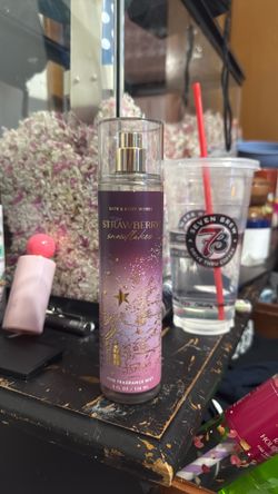 Bath & body works strawberry snowflakes fragrance