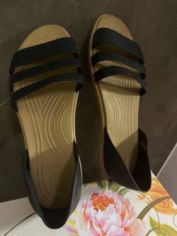 Sandals, women’s Crocs