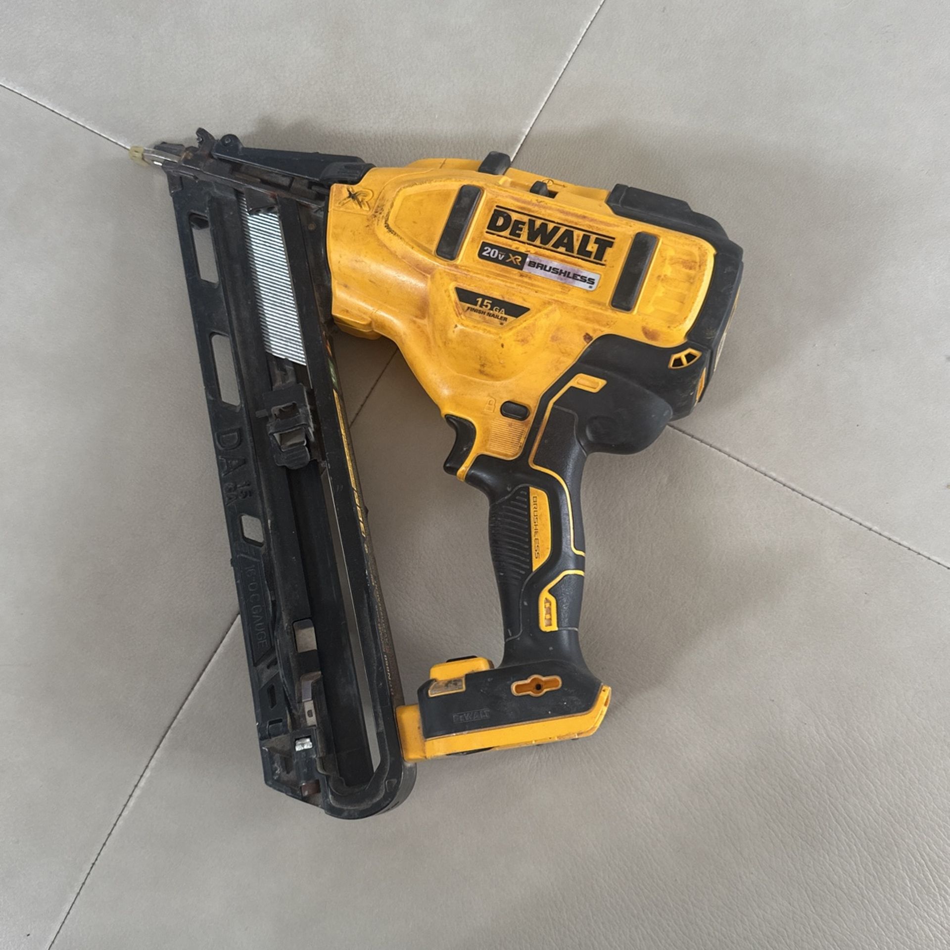 DEWALT 15 Gage Finish Nailer 