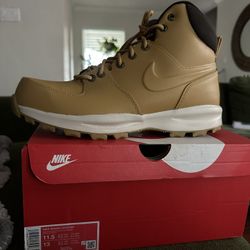 New Never Worn Nike Boots 
