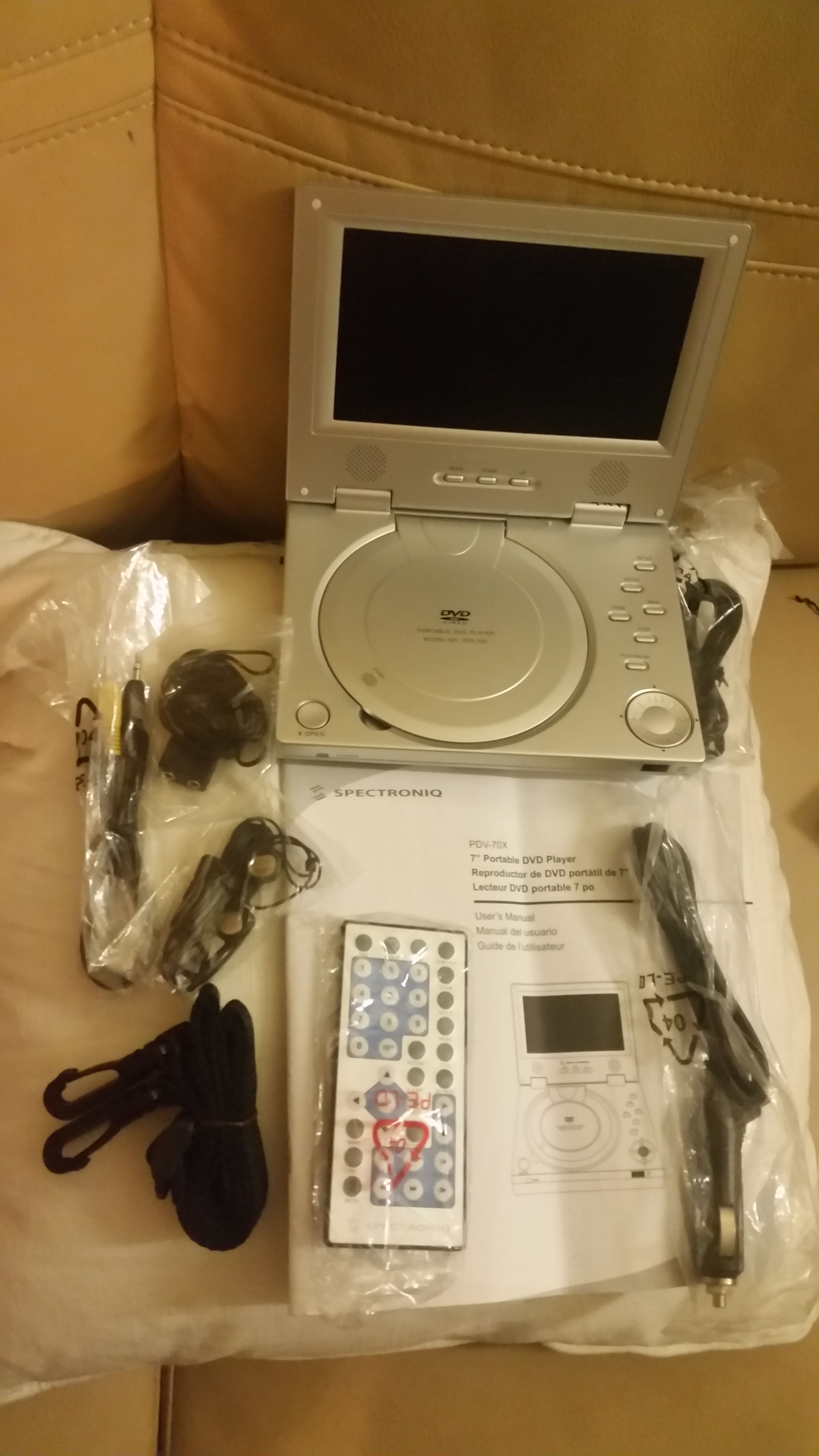 SPECTRONIQ PORTABLE 7" DVD PLAYER