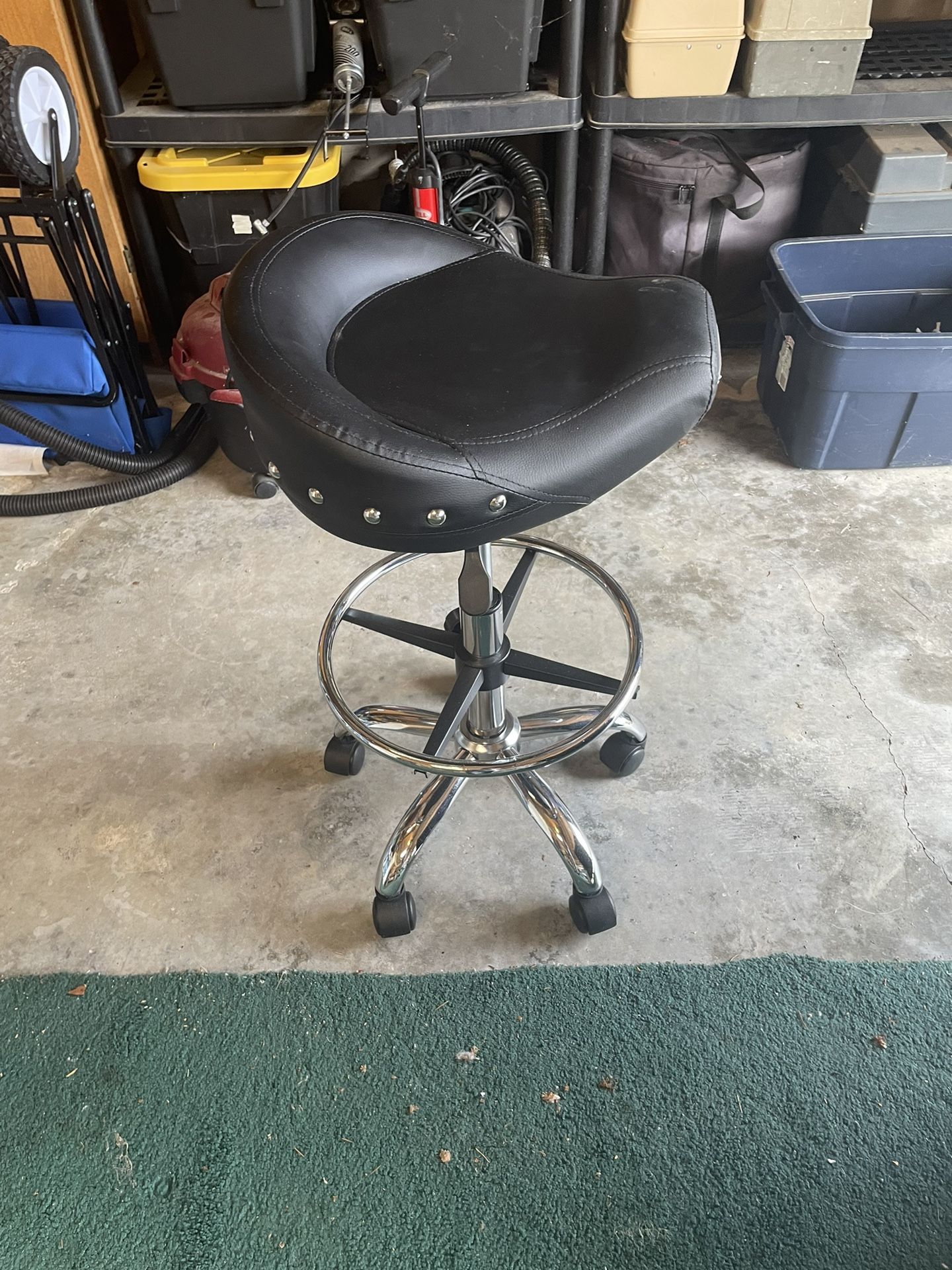 Lift Up Roller Chair