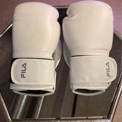Brand New Fila 10 Oz White Boxing Gloves