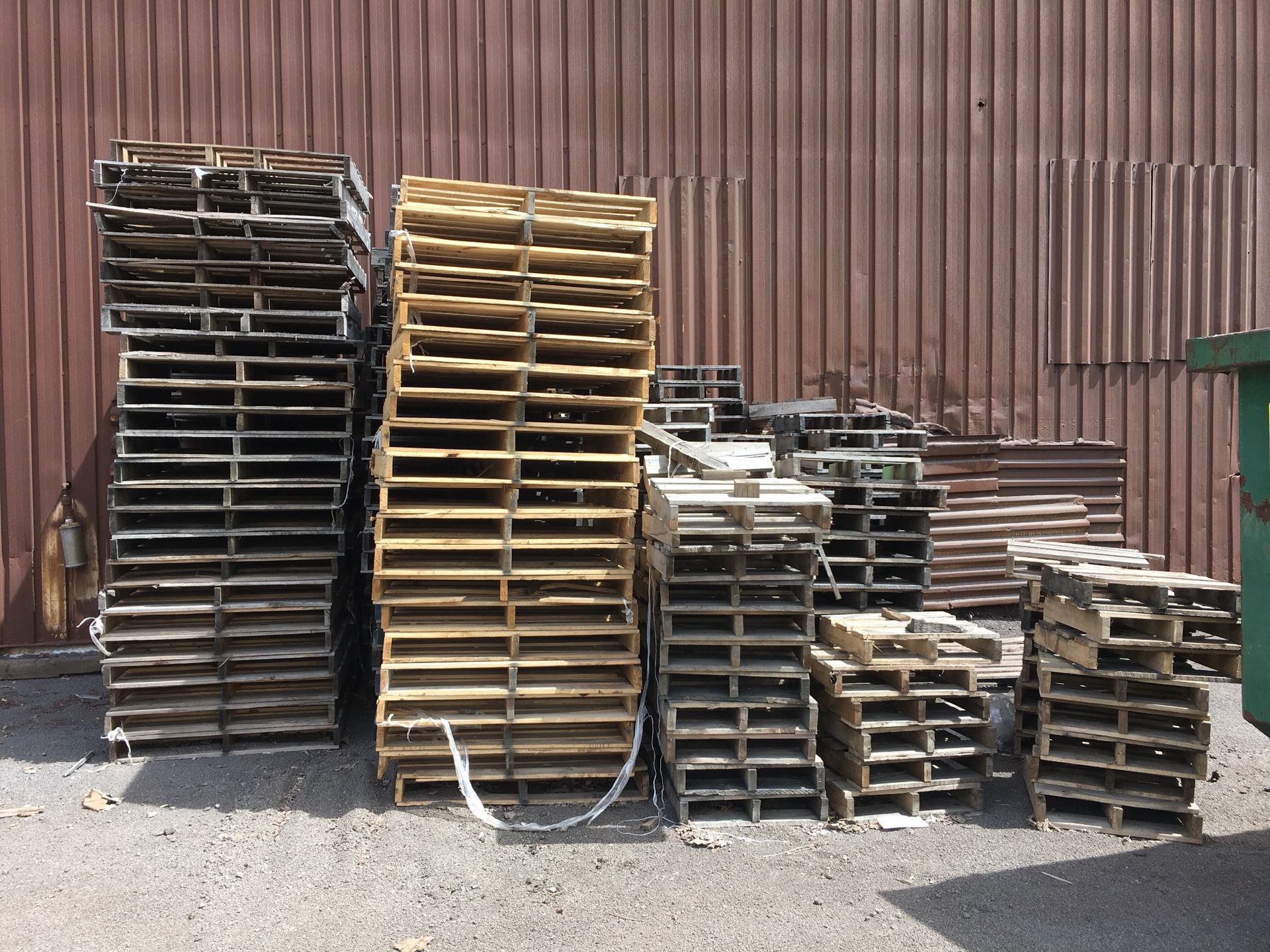 Wood Pallets (FREE)